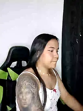 leila 22 online show from February 9, 8:33 am