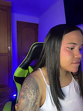 leila 22 online show from April 4, 8:01 am