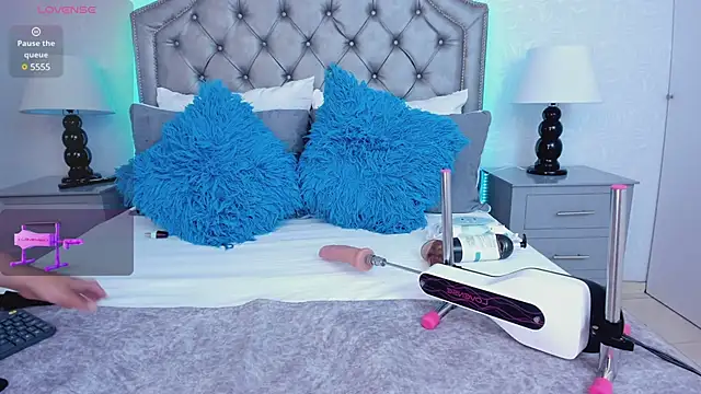 Snapshot of AdelaBrown chatting on December 20, 4:09 am AdelaBrown online show from December 20, 4:09 am