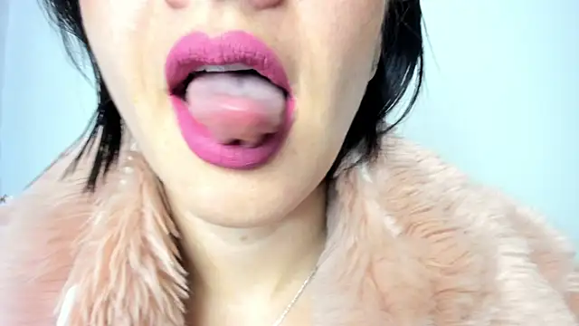 queen fetish online show from December 17, 10:34 am