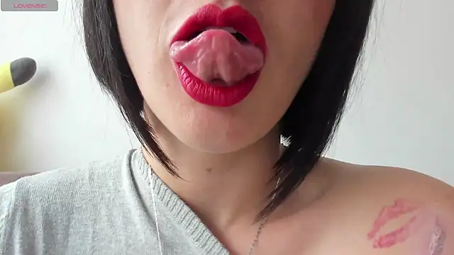 queen fetish online show from February 25, 2:00 pm