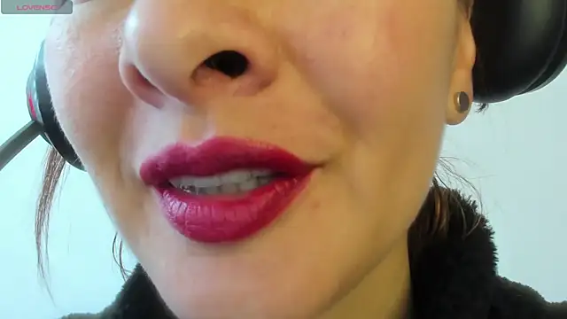 queen fetish online show from April 13, 2:44 pm