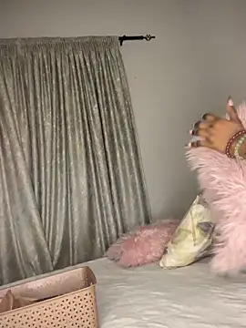 Bustygoddess32 online show from December 18, 8:04 pm