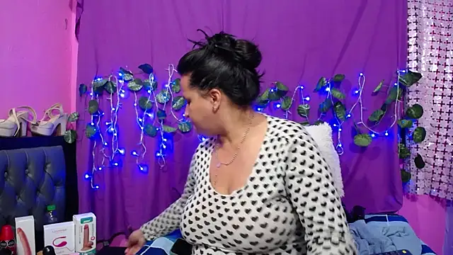 hazel 34 online show from February 12, 7:24 pm