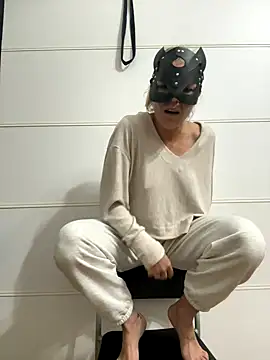 Snapshot of LadyScarlett-xk chatting on December 4, 8:18 pm LadyScarlett-xk online show from December 4, 8:18 pm