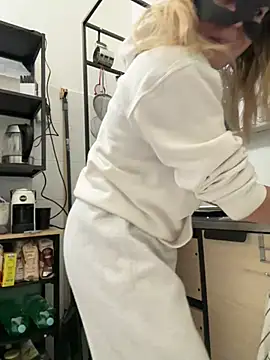 Snapshot of LadyScarlett-xk chatting on December 8, 8:20 am LadyScarlett-xk online show from December 8, 8:20 am