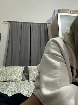 Snapshot of LadyScarlett-xk chatting on December 20, 8:34 pm LadyScarlett-xk online show from December 20, 8:34 pm