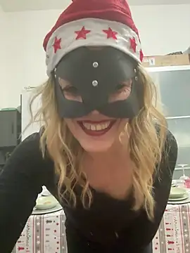 Snapshot of LadyScarlett-xk chatting on December 24, 5:13 pm LadyScarlett-xk online show from December 24, 5:13 pm