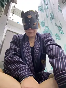 Snapshot of LadyScarlett-xk chatting on January 20, 8:19 am LadyScarlett-xk online show from January 20, 8:19 am