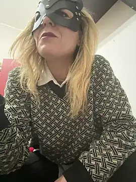 Snapshot of LadyScarlett-xk chatting on February 5, 7:10 pm LadyScarlett-xk online show from February 5, 7:10 pm