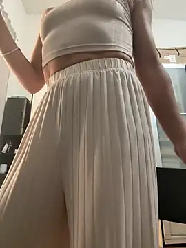 Snapshot of LadyScarlett-xk chatting on March 18, 12:25 pm LadyScarlett-xk online show from March 18, 12:25 pm