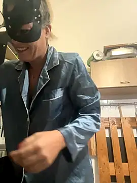 Snapshot of LadyScarlett-xk chatting on October 6, 6:11 am LadyScarlett-xk online show from October 6, 6:11 am