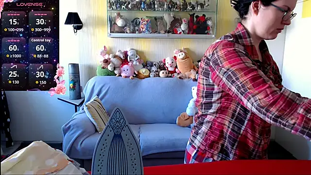 Snapshot of vaders_daughter chatting on May 4, 9:49 am vaders daughter online show from May 4, 9:49 am