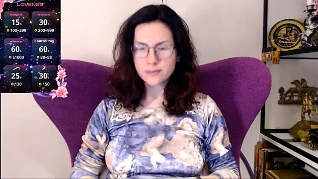 Snapshot of vaders_daughter chatting on May 19, 7:20 pm vaders daughter online show from May 19, 7:20 pm