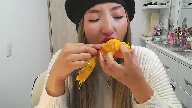 Snapshot of Barbie_girl_69 chatting on February 4, 11:53 pm Barbie girl 69 online show from February 4, 11:53 pm