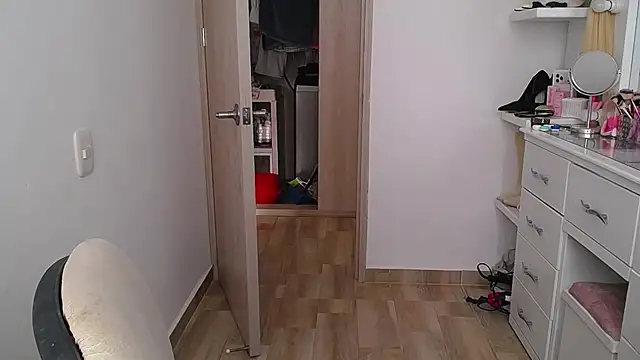 Snapshot of Barbie_girl_69 chatting on April 9, 5:29 pm Barbie girl 69 online show from April 9, 5:29 pm