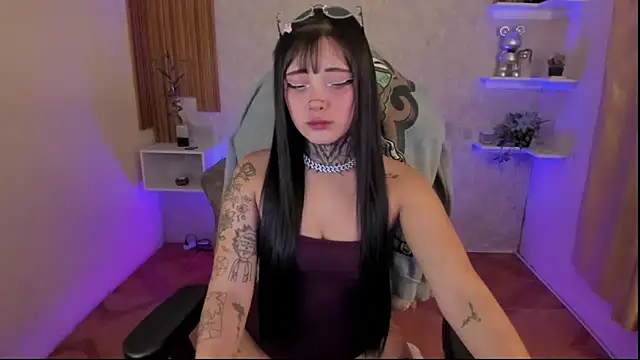 Snapshot of mia_catt05 chatting on March 4, 5:21 am mia catt05 online show from March 4, 5:21 am