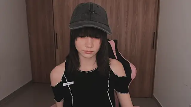 Snapshot of Raven__Blod chatting on July 1, 12:23 am Raven Blod online show from July 1, 12:23 am