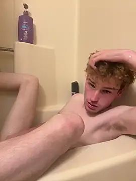 Snapshot of CreamyAustin chatting on October 14, 9:37 pm CreamyAustin online show from October 14, 9:37 pm