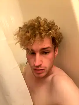 Snapshot of CreamyAustin chatting on November 7, 1:38 am CreamyAustin online show from November 7, 1:38 am