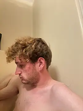 Snapshot of CreamyAustin chatting on November 13, 1:59 am CreamyAustin online show from November 13, 1:59 am