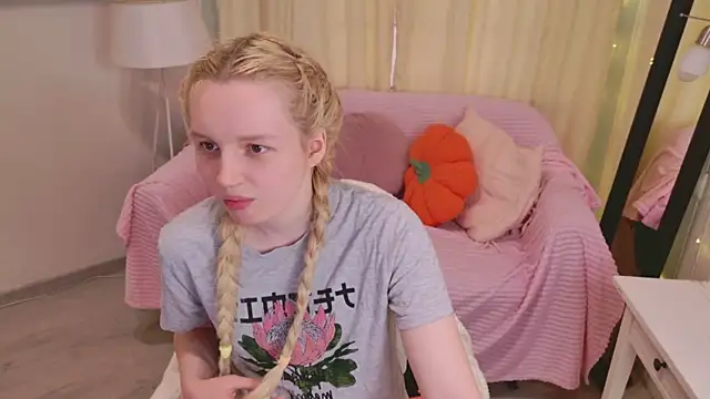 Snapshot of Beatrica_Klein chatting on May 29, 11:19 am Beatrica Klein online show from May 29, 11:19 am