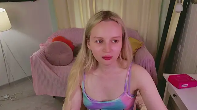 Snapshot of Beatrica_Klein chatting on June 12, 2:49 pm Beatrica Klein online show from June 12, 2:49 pm