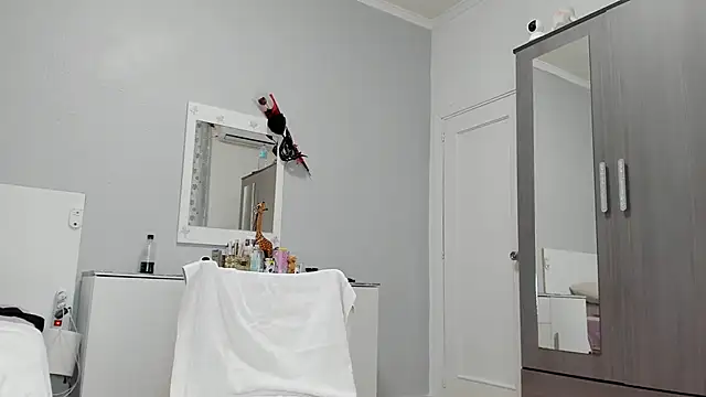 anisialuna  online show from March 13, 9:54 am