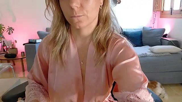 Snapshot of angela_88 chatting on February 23, 2:57 pm angela 88 online show from February 23, 2:57 pm