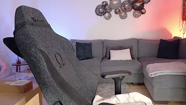 Snapshot of angela_88 chatting on February 25, 7:36 pm angela 88 online show from February 25, 7:36 pm