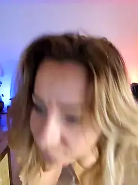 Snapshot of angela_88 chatting on February 25, 10:39 pm angela 88 online show from February 25, 10:39 pm