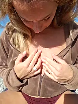 Snapshot of angela_88 chatting on November 12, 11:10 am angela 88 online show from November 12, 11:10 am