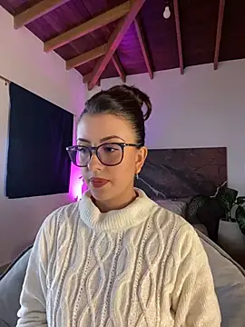 EmaSaenz online show from February 5, 9:40 pm