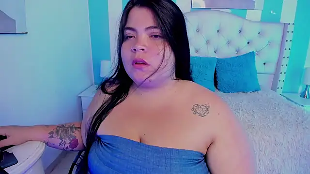 Snapshot of sobigcurvy4u chatting on December 14, 3:36 pm sobigcurvy4u online show from December 14, 3:36 pm