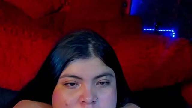 Snapshot of sobigcurvy4u chatting on December 19, 10:10 pm sobigcurvy4u online show from December 19, 10:10 pm