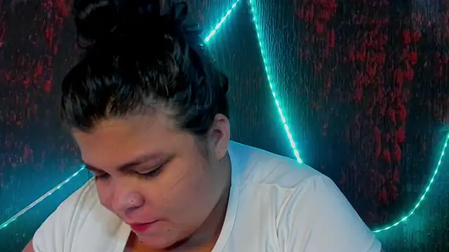 Snapshot of sobigcurvy4u chatting on December 24, 12:00 pm sobigcurvy4u online show from December 24, 12:00 pm