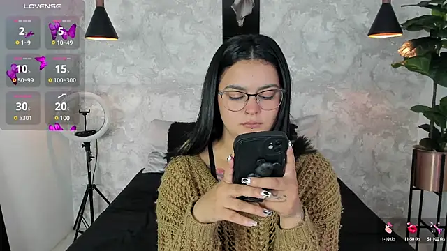 Snapshot of alina_stark chatting on January 15, 1:52 pm alina stark online show from January 15, 1:52 pm