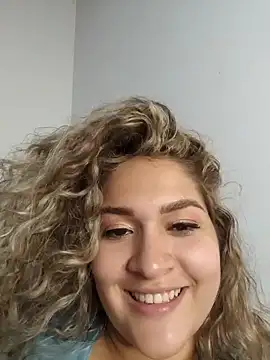 Sara smiiith211 online show from December 22, 8:05 am