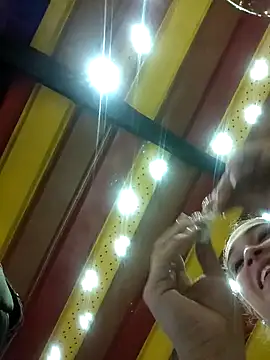 Sara smiiith211 online show from January 22, 12:06 am