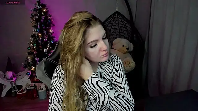 Snapshot of lily_williamss chatting on December 13, 12:09 am lily williamss online show from December 13, 12:09 am