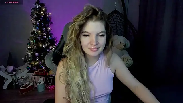 Snapshot of lily_williamss chatting on December 19, 12:02 am lily williamss online show from December 19, 12:02 am