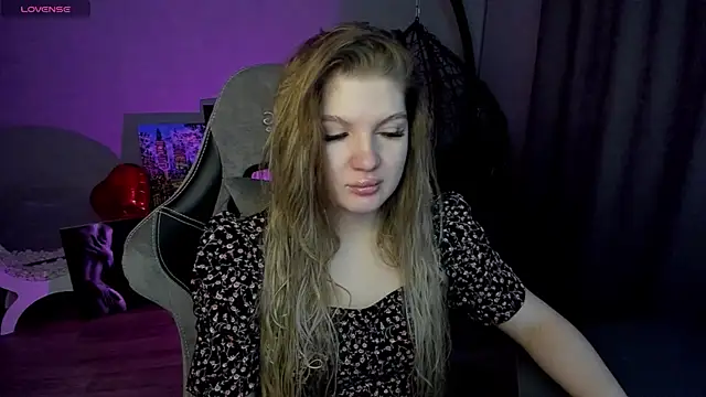 Snapshot of lily_williamss chatting on February 7, 12:20 am lily williamss online show from February 7, 12:20 am