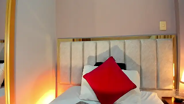 Emilywatsonn online show from November 21, 12:21 am