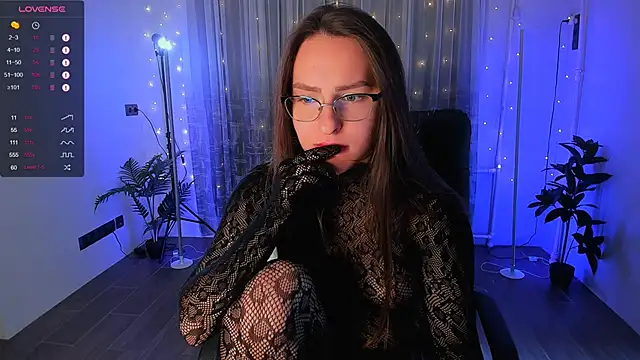 Alicia x art online show from December 2, 8:52 am