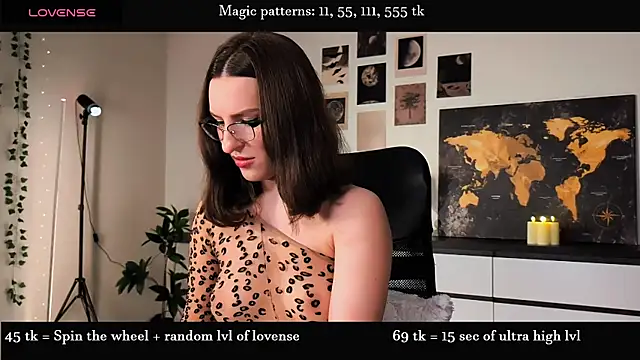 Snapshot of Alicia_x_art chatting on June 12, 7:35 pm Alicia x art online show from June 12, 7:35 pm