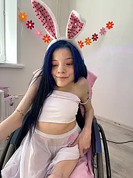 MiniSophiaa online show from April 1, 7:31 am