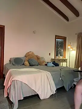 Amelia Rouse online show from February 24, 9:35 pm