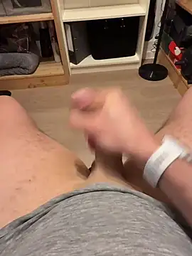 Snapshot of Siggidc2n chatting on February 14, 10:28 am Siggidc2n online show from February 14, 10:28 am