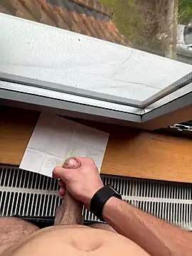 Snapshot of Siggidc2n chatting on December 16, 11:26 am Siggidc2n online show from December 16, 11:26 am