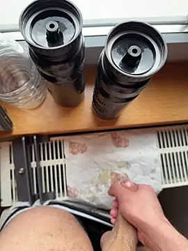 Snapshot of Siggidc2n chatting on March 11, 11:16 am Siggidc2n online show from March 11, 11:16 am